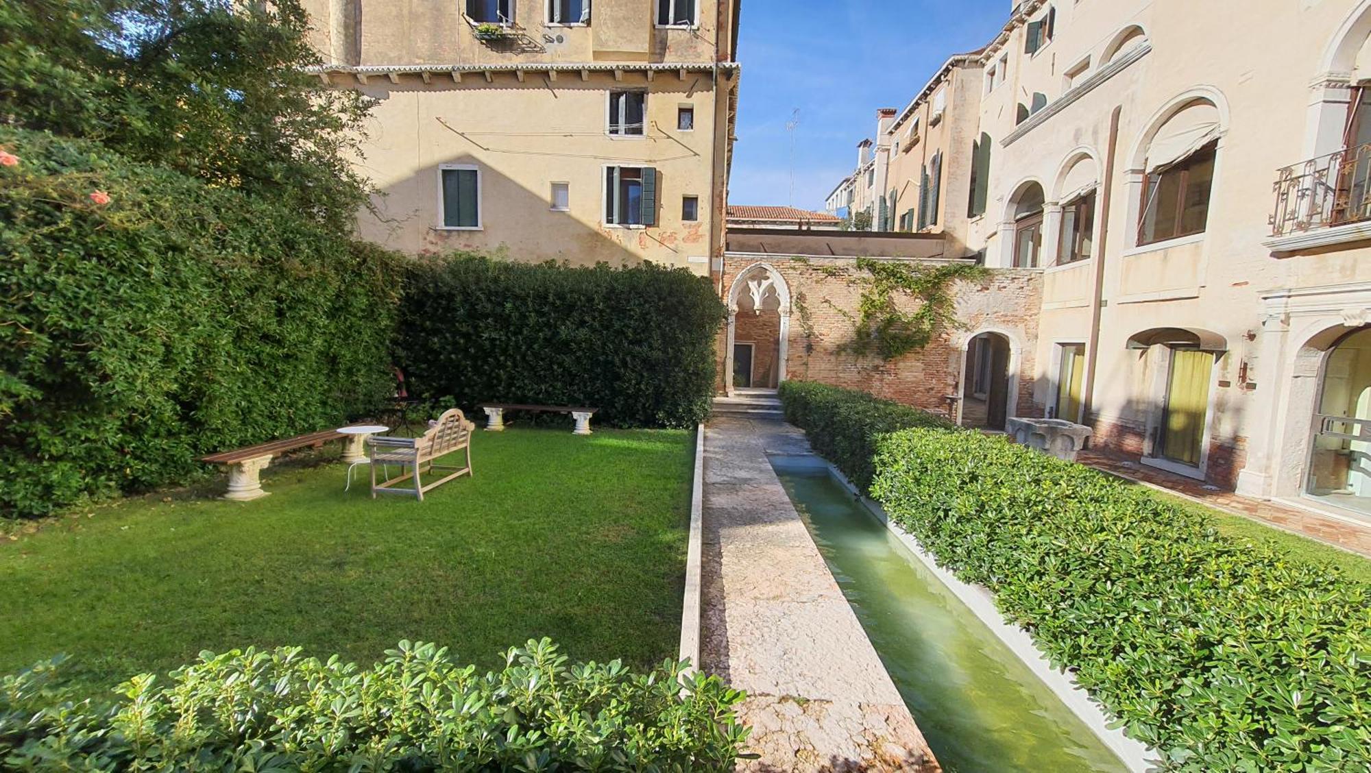 Апарт отель Palazzo Contarini Della Porta Di Ferro Венеция Экстерьер фото