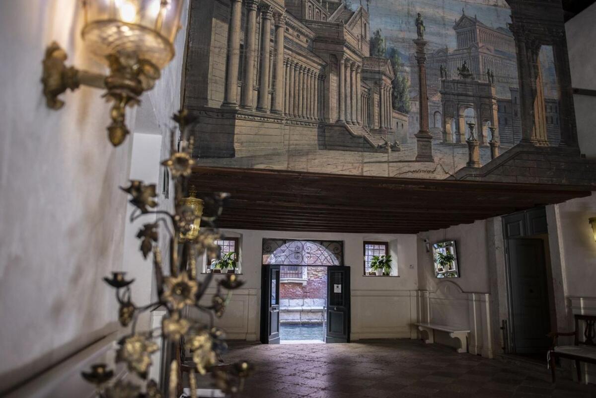 Апарт отель Palazzo Contarini Della Porta Di Ferro Венеция Экстерьер фото