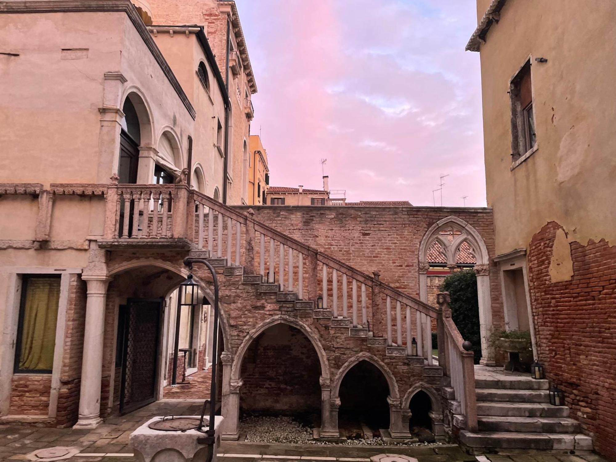 Апарт отель Palazzo Contarini Della Porta Di Ferro Венеция Экстерьер фото